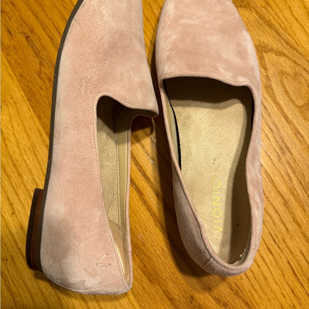 Vionic Women's Blush Suede Flats